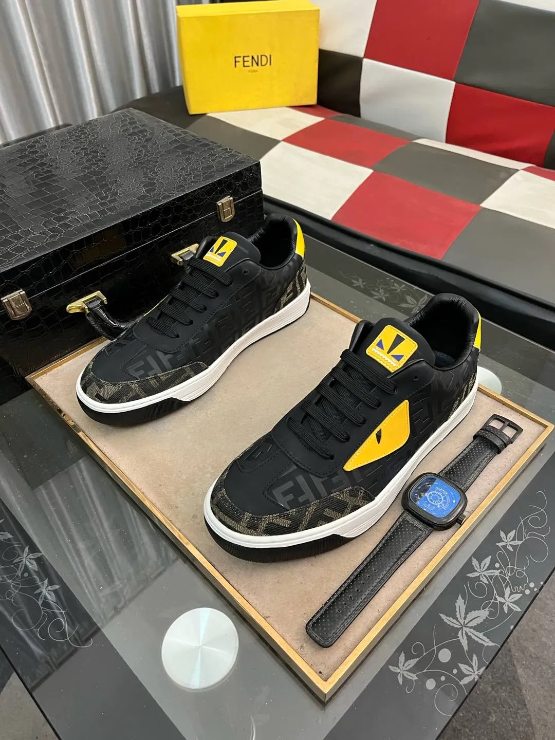 Men's shoes 💰400⌚️⌚️[fendi] Fendi classic and comfortable men, this complex sneaker is made of soft calfskin➕genuine leather lining➕original ultra-light rubber material with rough outsole. This unique and light style is suitable for the casual and refined sensibility of this season. It is comfortable and natural on the feet. It is an everyday style for casual travel in autumn and winter! 38−443️⃣colors available